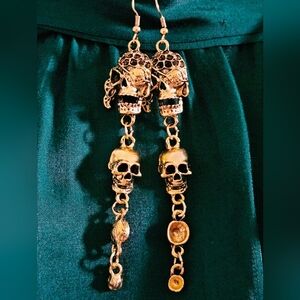 VTG Style Antiqued Gold Pirate Skull Tiered Drop Dangle Earrings  Franch Hook 4"